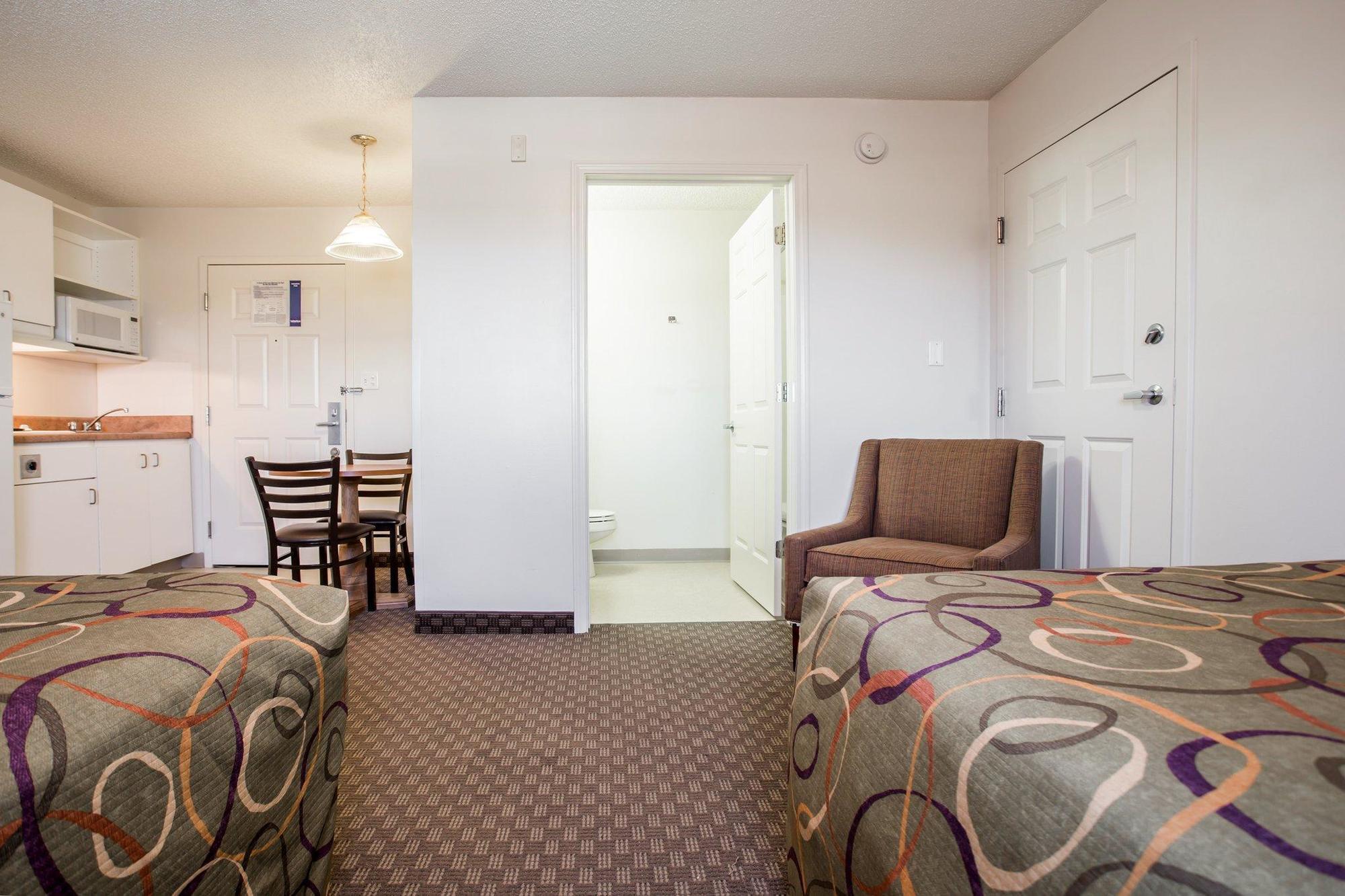 Hometowne Studios & Suites By Red Roof Charlotte - Concord Exterior photo