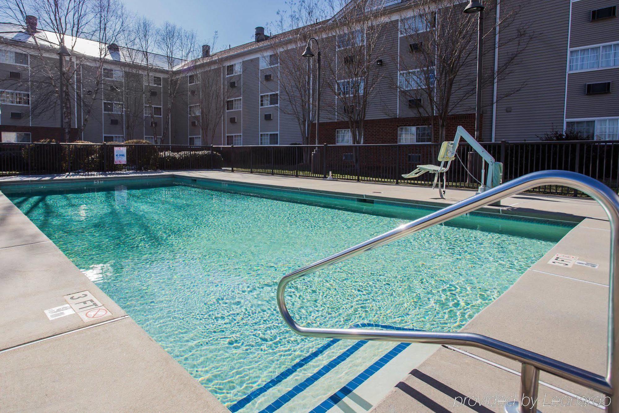 Hometowne Studios & Suites By Red Roof Charlotte - Concord Exterior photo